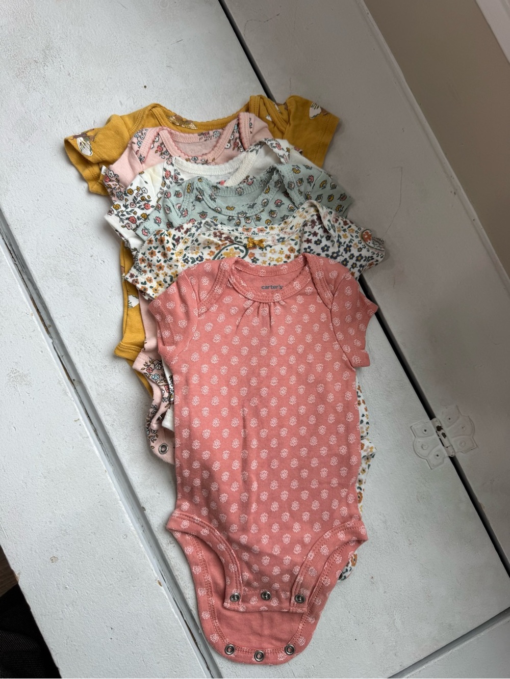 Carter’s 6pack newborn bodysuits size NB